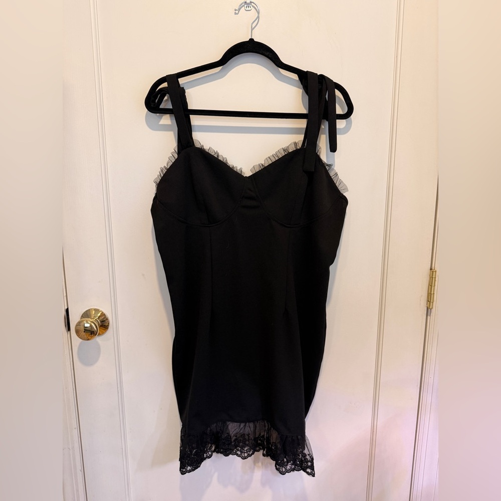 SHEIN Elegant Black Chemise with Lace Details